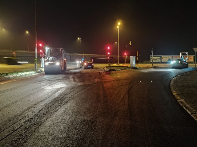 Büyükşehir'den gece asfalt mesaisi