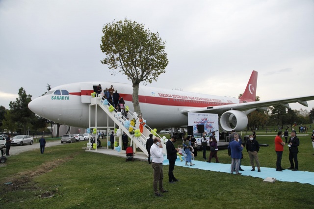 Sakarya'nın yeni gözde mekanı Uçak Kıraathane Lokantası açıldı