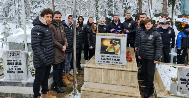 Hendekspor Ali Gaffar Okkan'ı mezarı başında andı