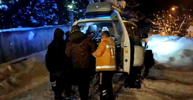 Karda yardım bekleyen hasta 3 saatlik çalışmayla kurtarıldı